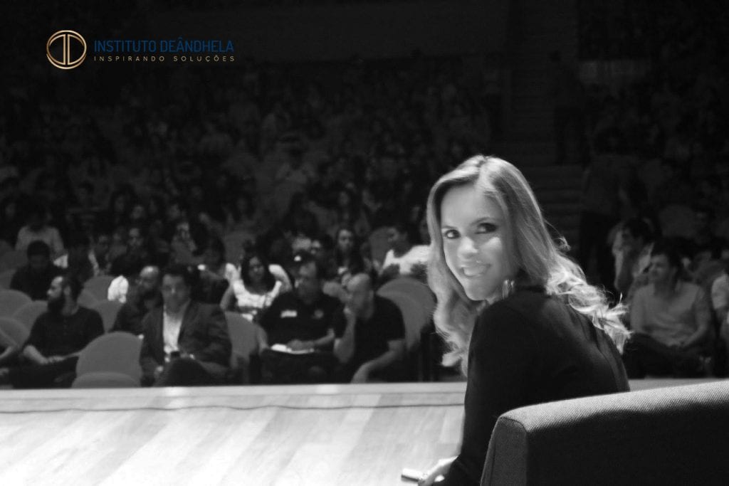 carreira: Palestra ministrada por Tathiane Deândhela durante a Jornada Empreendedora de 2016
