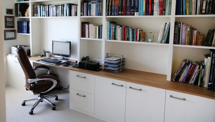 um bom freelancer investe em um home office organizado